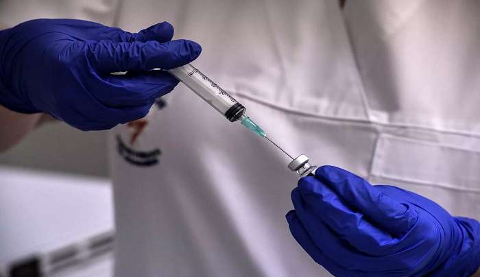 Ανοίγει σήμερα η πλατφόρμα για την 4η δόση για τους άνω των 70