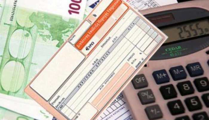 Φόροι "φωτιά" για όσους εργάζονται με "μπλοκάκια"