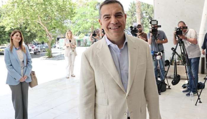 Ο Τσίπρας κατέθεσε την ιδρυτική διακήρυξη της ΕΛΑΣ – «Σημαία μας η δημοκρατία και η δικαιοσύνη» | Video