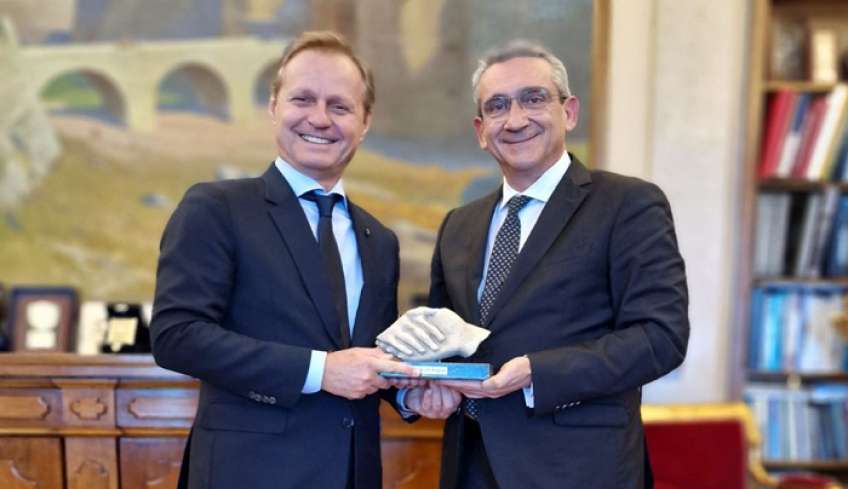 Συνάντηση του Περιφερειάρχη με τον Πρέσβη του Κυρίαρχου Στρατιωτικού Τάγματος του Ξενώνα του Αγίου Ιωάννη