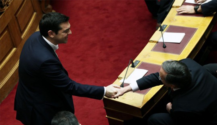 Με «γραμμή» υπέρ Τσίπρα σήμερα ο Σαμαράς στις Βρυξέλλες