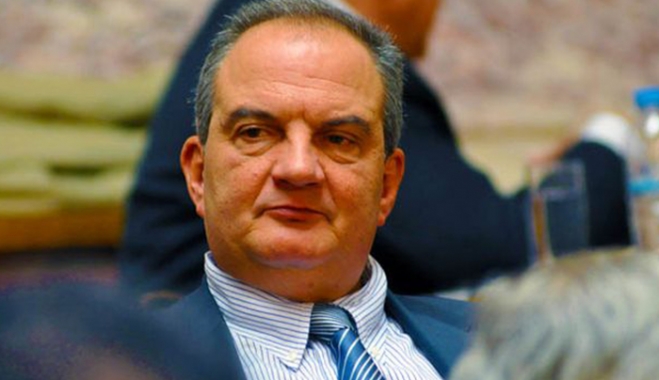 Αλήθειες και μύθοι για την επιστροφή Καραμανλή