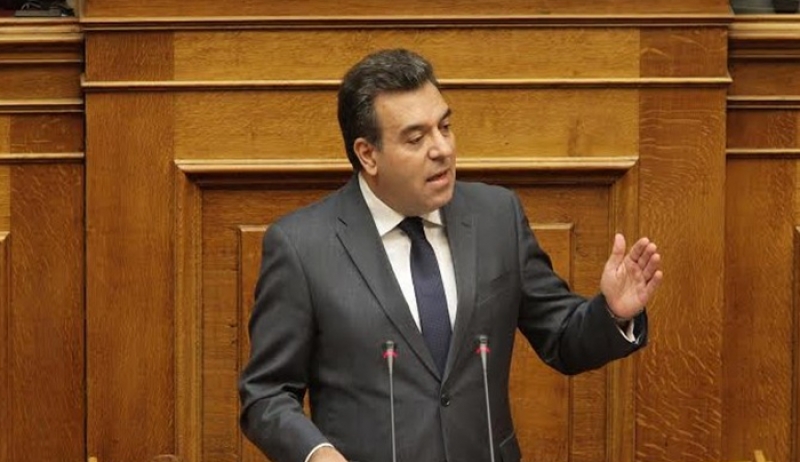 ΜΑΝΟΣ ΚΟΝΣΟΛΑΣ: «Η διαχείριση του μεταναστευτικού μετατράπηκε σε παραμάγαζο της κυβέρνησης και μνημείο αδιαφάνειας