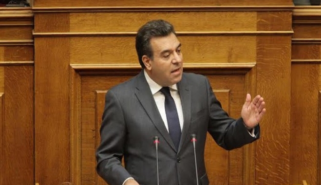 ΜΑΝΟΣ ΚΟΝΣΟΛΑΣ: «Η διαχείριση του μεταναστευτικού μετατράπηκε σε παραμάγαζο της κυβέρνησης και μνημείο αδιαφάνειας