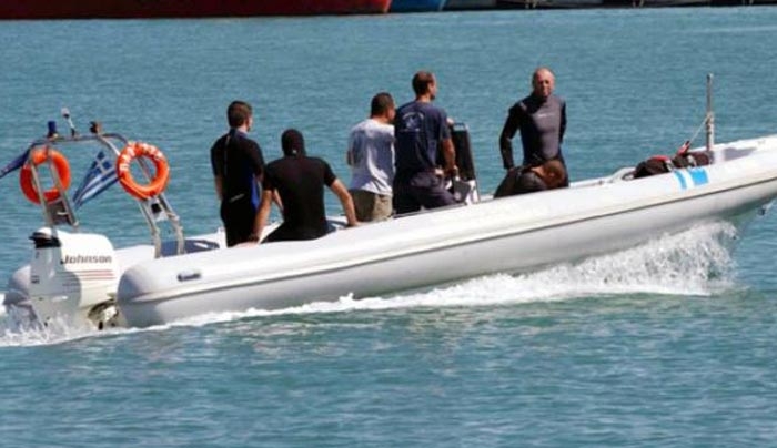 Εντοπίστηκαν πυρομαχικά και στρατιωτικό υλικό σε πλοίο έξω από τον Πειραιά