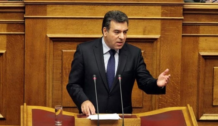 ΜΑΝΟΣ ΚΟΝΣΟΛΑΣ: «Χωρίς καύσιμα τα περιπολικά της Αστυνομίας στην Πάτμο»