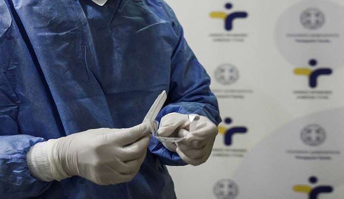 Κορωνοϊός: 18.297 νέα κρούσματα, 28 θάνατοι και 98 διασωληνωμένοι