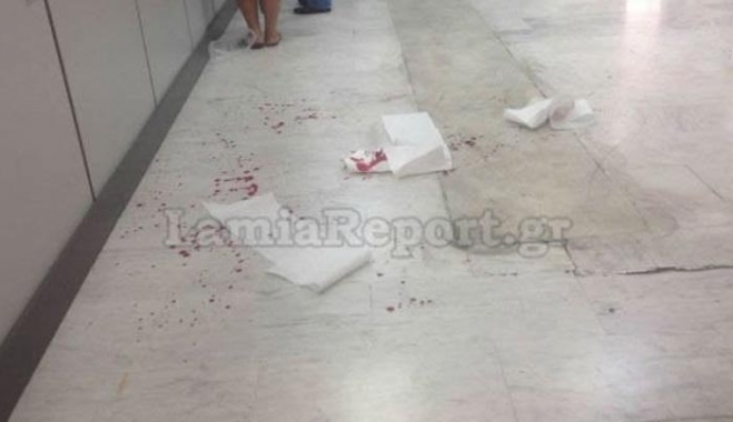 Λαμία: Έκοψε τις φλέβες του με σουγιά στον ΟΑΕΕ - ''Τα έχω πληρωμένα, γιατί με ταλαιπωρείτε;'' (Βίντεο)!