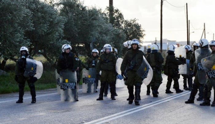 Ένας αστυνομικός και ένας κάτοικος της Κω απαντούν στους αστυνομικούς των ΜΑΤ