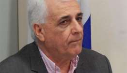 Κ. Καϊσερλης: Στο παγκάκι με τον Δε Λαστίκ, τα πολιτικά φαντάσματα και οι Μάο, Μάο.