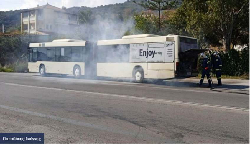 Ο ήρωας της ημέρας: Αρχικελευστής του Π. Ν. προσπέρασε και σταμάτησε φλεγόμενο λεωφορείο - Δεν τον άκουγε ο οδηγός