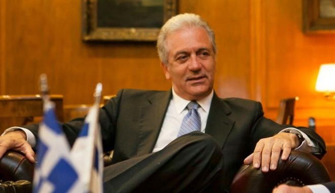 Στη Σύμη ο Δημήτρης Αβραμόπουλος
