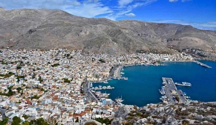 Πέθανε αβοήθητος σε… καρότσα στην Κάλυμνο – «Τον έσερνα με το σεντόνι τον πατέρα μου»