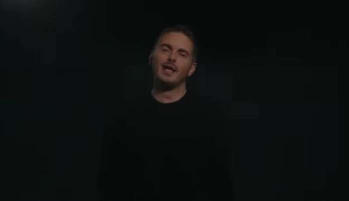 Μιχάλης Χατζηγιάννης: «Με Πονάει» - Αυτό είναι το νέο single του τραγουδιστή [βίντεο]
