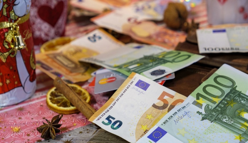Δώρο Χριστουγέννων σε 4 ταχύτητες: Ποιοι χάνουν και πόσα - Παραδείγματα