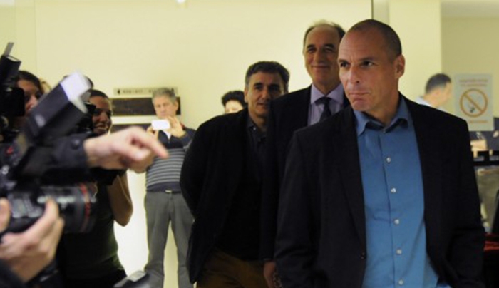 Βαρουφάκης: "Η τρόικα τελείωσε... Δεν σκίζω το Μνημόνιο αλλά προτείνω νέα συμφωνία"
