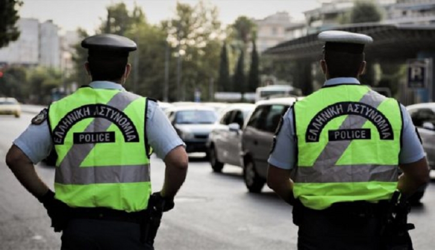 Μάσκα στο αυτοκίνητο: Πότε και πώς πρέπει να την φοράμε στο αυτοκίνητο -Τα πρόστιμα