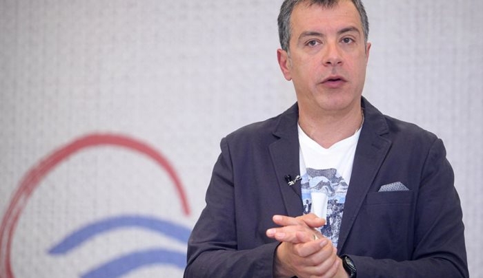 Θεοδωράκης: Ο Τσίπρας θέλει να κρύψει τους λογαριασμούς πίσω από τις κάλπες