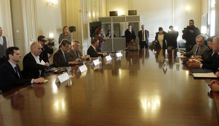 Συνάντηση Αβραμόπουλου με δημάρχους νησιών για το προσφυγικό