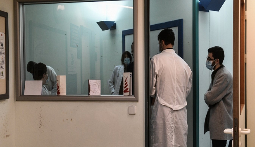 Υποχρεωτικός εμβολιασμός: Σκληρά μέτρα για ιδιώτες γιατρούς που δεν εμβολιάζονται – Πρόστιμα για πλαστά πιστοποιητικά και τεστ νόσησης