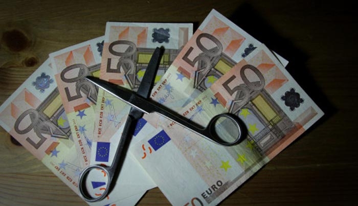 Μαζικό κούρεμα χρεών σε τράπεζες και Δημόσιο έως και 70%