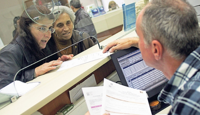 Έρχονται μεγαλύτερες μειώσεις στις συντάξεις – Πόσο θα πέσουν ως τον Δεκέμβριο