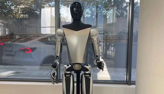 Πότε έρχεται στην Ελλάδα το ρομπότ της Tesla και πόσο θα κοστίζει (+video)