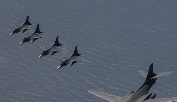Οι ΗΠΑ έστειλαν B-1B Lancer σχεδόν πάνω από την Β. Κορέα - Αναπόφεκτη η επίθεση με πυραύλους λέει η Πιονγιανγκ