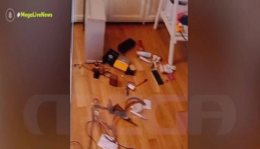 Γλυκά Νερά: Φωτογραφίες ντοκουμέντο από τη μεζονέτα - Ο κρεμασμένος σκύλος και η μονωτική ταινία δίπλα στο κρεβάτι [Βίντεο]