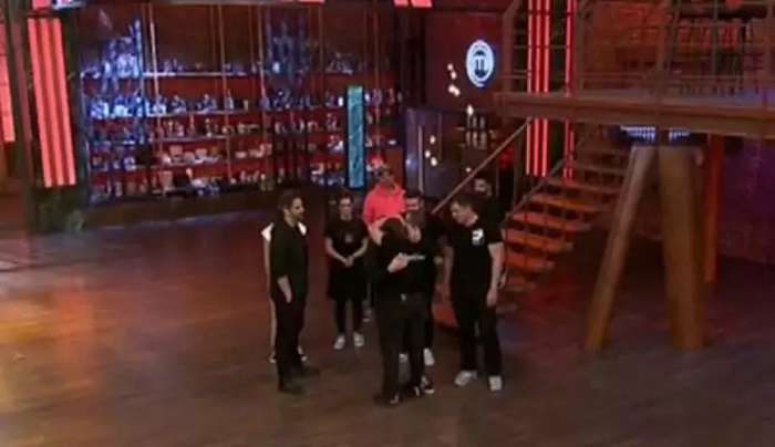 MasterChef: Ηττήθηκαν οι κόκκινοι – Αυτός ο παίκτης αποχώρησε