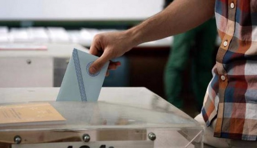 Μοβ, κίτρινες, πορτοκαλί και γαλάζιες θα είναι οι κάλπες στις εκλογές