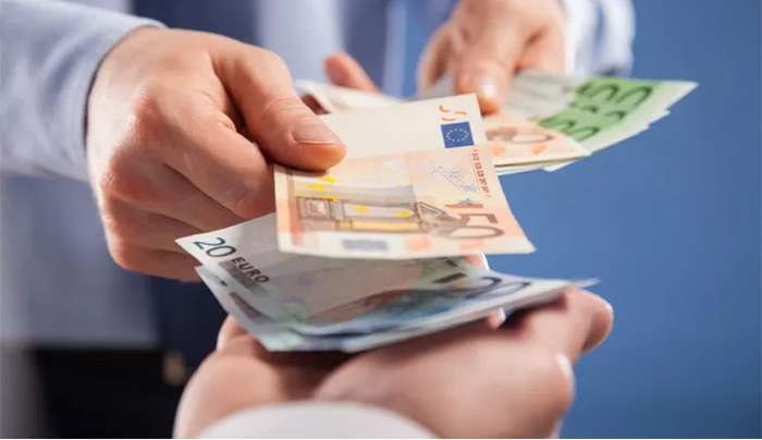 «Μπαράζ» πληρωμών σε εργαζόμενους, συνταξιούχους και ευάλωτες κοινωνικές ομάδες μέχρι το τέλος του έτους - Οι δικαιούχοι και τι θα λάβουν