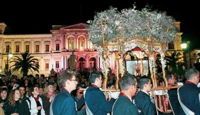Τα ήθη και έθιμα της Μεγάλης Παρασκευής- Από τις «φουνταριές» και τον «σαϊτοπόλεμο» στο ξύδι… με τις αράχνες (φωτο)