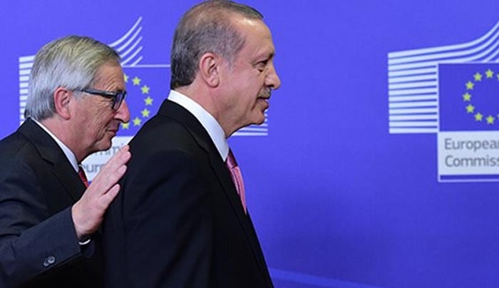 Γιούνκερ: Οι απειλές της Τουρκίας για το προσφυγικό δεν θα περάσουν