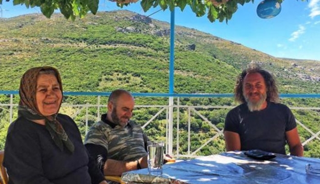 «Σφυριά»: Αφιέρωμα του BBC στην ελληνική σφυριχτή γλώσσα που σβήνει στον χρόνο