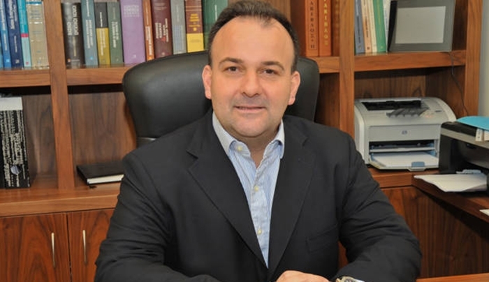 ΓΙΑΝΝΗΣ ΠΑΠΠΑΣ:  «ΠΡΩΘΥΠΟΥΡΓΟΣ ΥΠΟ ΣΥΓΧΥΣΗ ΚΑΙ  ΕΠΙΤΗΡΗΣΗ Ο ΑΛΕΞΗΣ ΤΣΙΠΡΑΣ»
