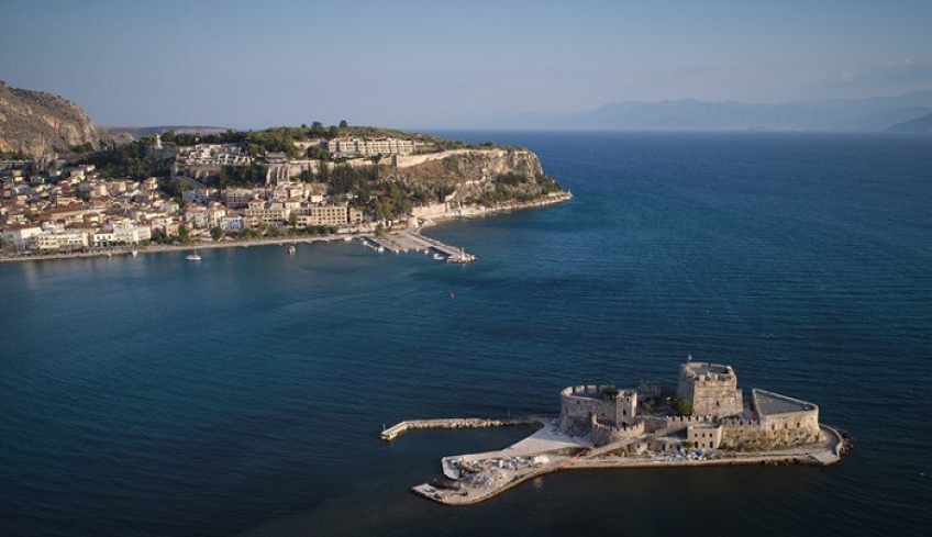 Ναύπλιο: Επεισοδιακός έλεγχος για τα μέτρα σε καφέ - Ο ιδιοκτήτης πήδηξε στη θάλασσα