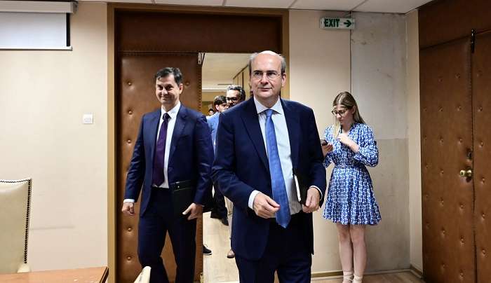 Υπουργείο Οικονομικών: Αποκαλυπτήρια για τα 8 μέτρα-ανάσα - Νέο market pass και μέση αύξηση €1.292 στο Δημόσιο