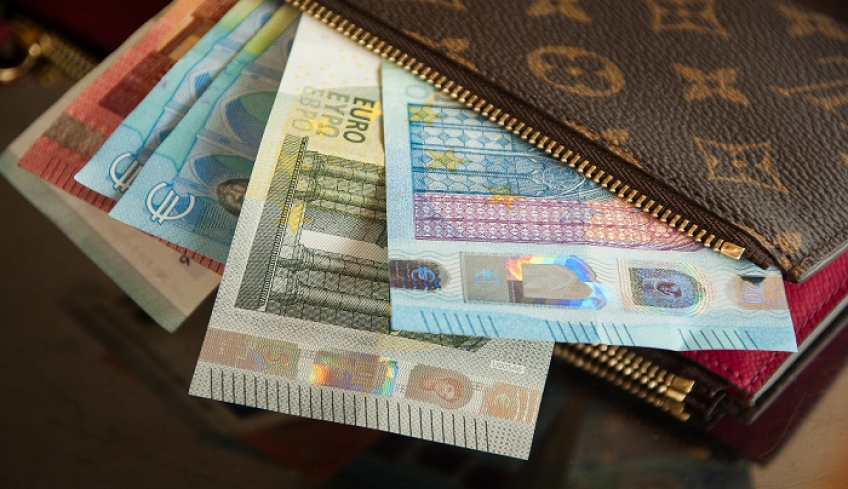 Επίδομα 534 ευρώ: Νέα καταβολή την Παρασκευή – Ποιους αφορά