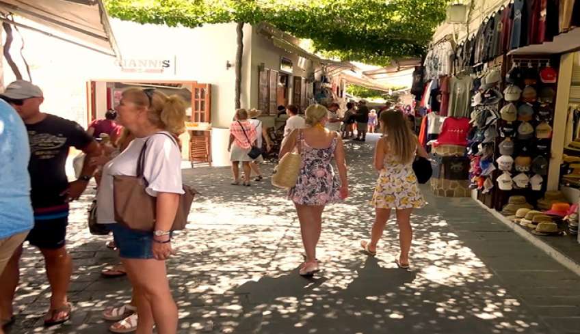 Τουρισμός: Σε ποιους προορισμούς αφήνουν τα χρήματά τους οι ξένοι τουρίστες – Πρωτιά για την Περιφέρεια Νοτίου Αιγαίου