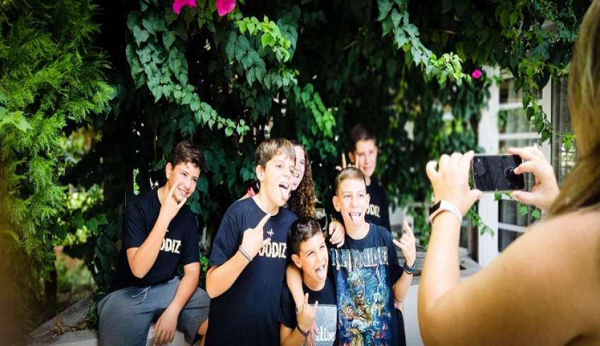 Ενθουσίασαν οι νεαροί ροκ σταρς «Hoodies», στη συναυλία τους στην Πλατεία Κονίτσης!