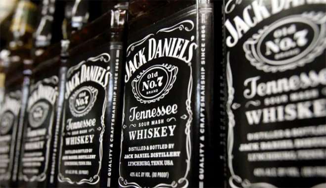Φιάλες ουίσκι Jack Daniel's Tennessee Whiskey / AP / Toby Talbot