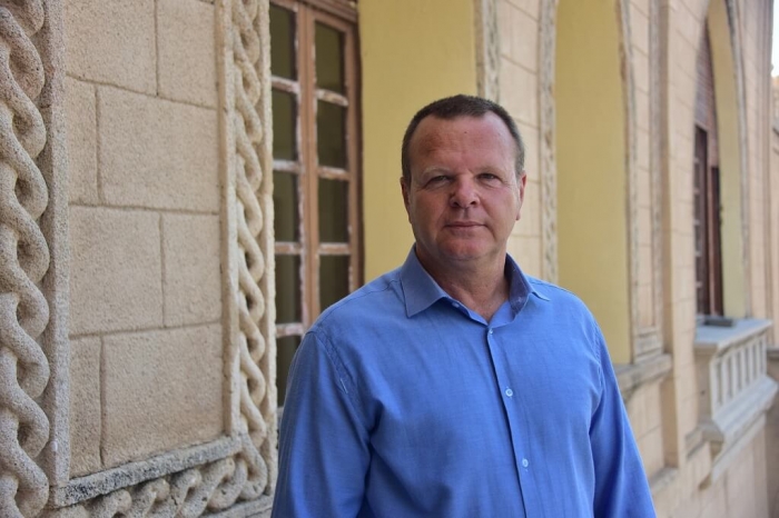 ΧΡΗΣΤΟΣ ΕΥΣΤΡΑΤΙΟΥ, ΠΛΑΦΟΝ ΣΤΙΣ ΤΙΜΕΣ ΤΩΝ ΥΓΡΩΝ ΚΑΥΣΙΜΩΝ ΣΤΑ ΝΗΣΙΑ