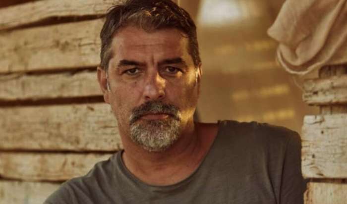 Βασίλης Μπισμπίκης: Στο νοσοκομείο ο ηθοποιός - Υποβλήθηκε σε επέμβαση