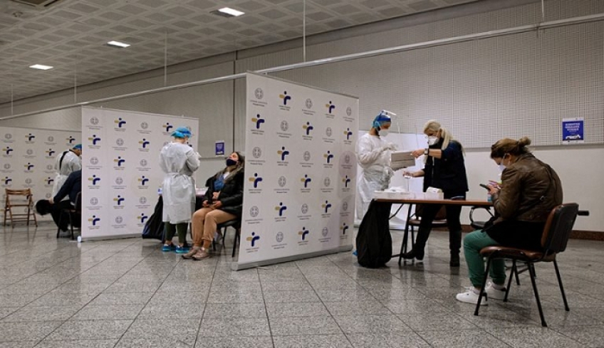 Σφίγγει ο κλοιός για τους ανεμβολίαστους εργαζομένους: 2 υποχρεωτικά τεστ την εβδομάδα