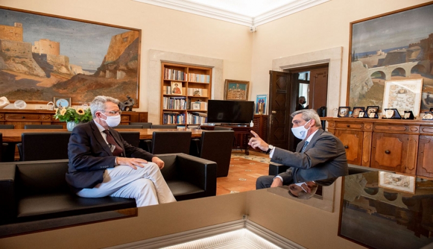 Η οικονομική συνεργασία μεταξύ ΗΠΑ και Νοτίου Αιγαίου στη συνάντηση εργασίας του Περιφερειάρχη με τον Αμερικανό Πρέσβη Goeffrey Pyatt