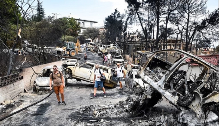 Τραγωδία στο Μάτι: Κατηγορούμενος με διάταξη της Εισαγγελίας Εφετών ο τότε υποδιοκητής της Υπηρεσίας Εναέριων Μέσων της ΕΛΑΣ