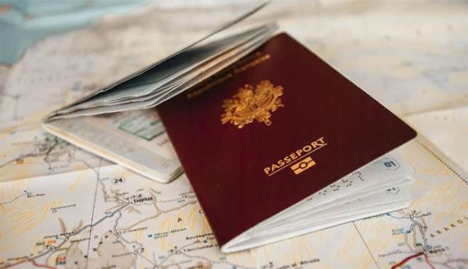 Τα πιο ισχυρά διαβατήρια του 2025 - Η Ελλάδα ανέβηκε θέση