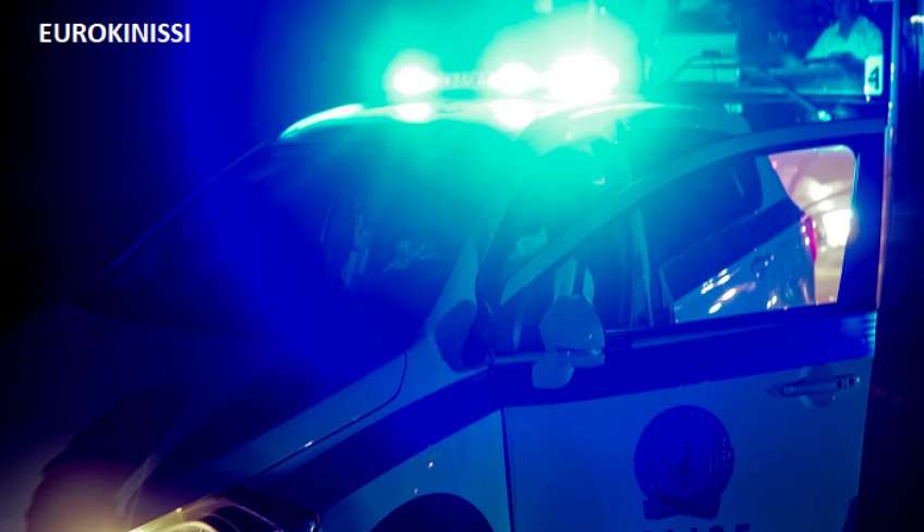 Σε διαθεσιμότητα οι αστυνομικοί που περνούσαν κόκκινα φανάρια με γυναίκες στα πίσω καθίσματα -Το επίμαχο βίντεο