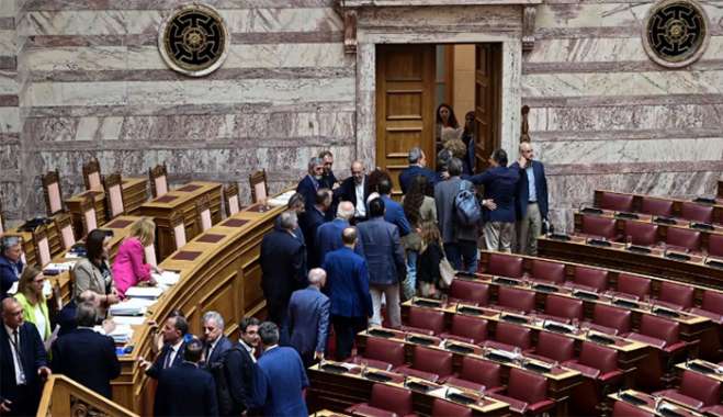 Οι βουλευτές της αντιπολίτευσης αποχωρούν από την αίθουσα της Βουλής στην ψηφοφορία για τη σύσταση προανακριτικής επιτροπής για τον ΟΠΕΚΕΠΕ  ΜΙΧΑΛΗΣ ΚΑΡΑΓΙΑΝΝΗΣ/EUROKINISSI